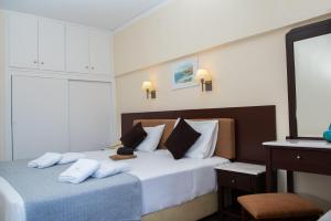 Postel nebo postele na pokoji v ubytování Phaistos Hotel