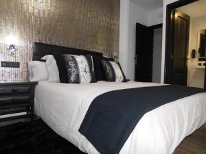 Cama o camas de una habitación en HOTEL TERRA GALEGA MEIGA