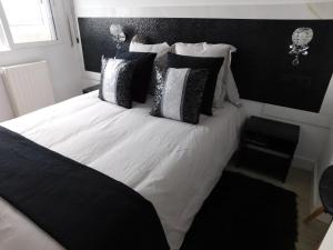 Cama o camas de una habitación en HOTEL TERRA GALEGA MEIGA