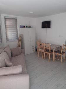 a living room with a couch and a table at Apartman Markovic 2 in Veliko Gradište