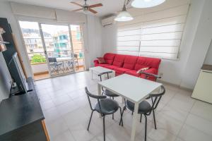 Ein Sitzbereich in der Unterkunft HomeHolidaysRentals Margot - Costa Barcelona