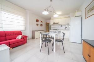Küche/Küchenzeile in der Unterkunft HomeHolidaysRentals Margot - Costa Barcelona