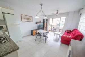 Küche/Küchenzeile in der Unterkunft HomeHolidaysRentals Margot - Costa Barcelona