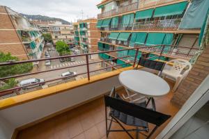 Ein Balkon oder eine Terrasse in der Unterkunft HomeHolidaysRentals Margot - Costa Barcelona