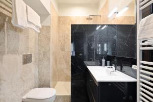 Kylpyhuone majoituspaikassa Cinque Terre The Arcade Apartment - Two bathrooms