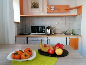 
A kitchen or kitchenette at ORION - COSYNEST à Toulouse Blagnac avec pkg privé réservé
