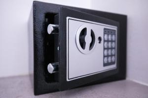 a black and white electrical outlet on a wall at Donnosanto Residence Pantanagianni in Torre Santa Sabina