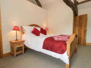 Llit o llits en una habitació de Carrock Cottage
