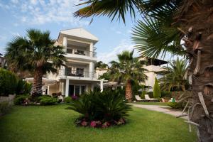 Vonkajšia záhrada v ubytovaní SUN RESIDENCE Exclusive Seaside Suites