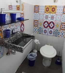 a bathroom with a sink and a toilet and tiles at RAIZ DEL CIELO, entre 2 jardines de ensueño in Cordoba