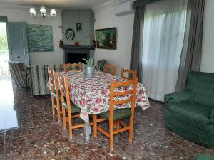 Część wypoczynkowa w obiekcie Vivienda Rural Maestro Herrador