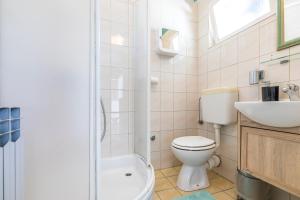 A bathroom at Alaburic rooms & apartment