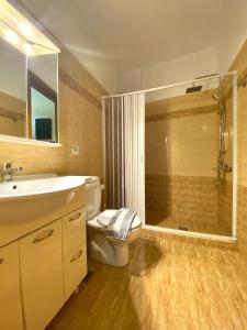 Phòng tắm tại Manolis Apartments plakias