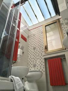 Ένα μπάνιο στο 8- Tourist House Bologna - Light House - Self check-in