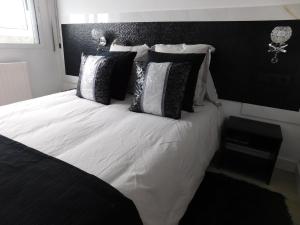 Cama o camas de una habitación en HOTEL TERRA GALEGA MEIGA