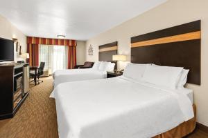 Postel nebo postele na pokoji v ubytování Holiday Inn Express Portland SE - Clackamas Area by IHG