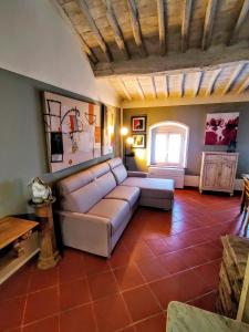 a living room with a couch and a window at Castelfalfi Art Apartment in Castelfalfi