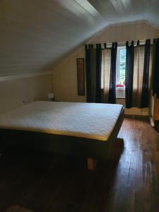 Katil atau katil-katil dalam bilik di Tufte kårhus