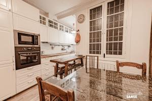 Kuchyňa alebo kuchynka v ubytovaní Apartamento San Marcial by SanSe Holidays