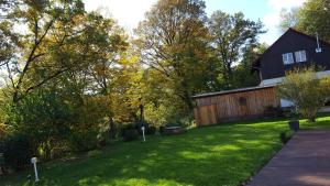 Ein Garten an der Unterkunft Ferienwohnung am Rohrbacherhof Sabine Rück