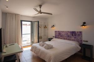 Postel nebo postele na pokoji v ubytování Hotel La Posada De Paco - Spa & Adults Friendly