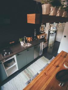 a kitchen with a sink and a counter top at Willa Piwniczka Apartament Jahlowej in Piwniczna-Zdrój