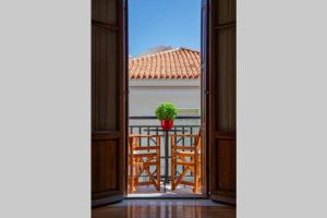Balkón nebo terasa v ubytování Seaview Stylish Flat in Andros - walk to beach