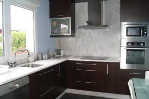 A kitchen or kitchenette at As Campanillas