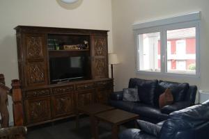 A television and/or entertainment centre at As Campanillas