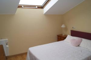 A bed or beds in a room at As Campanillas