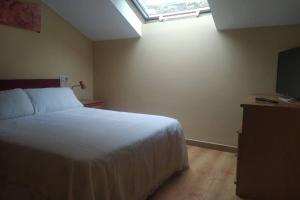 A bed or beds in a room at As Campanillas