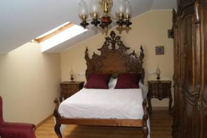 A bed or beds in a room at As Campanillas