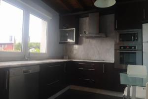 A kitchen or kitchenette at As Campanillas