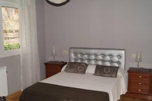 A bed or beds in a room at As Campanillas
