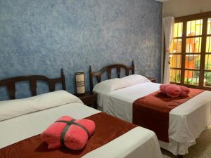 En eller flere senger på et rom på Hotel Posada San Miguel