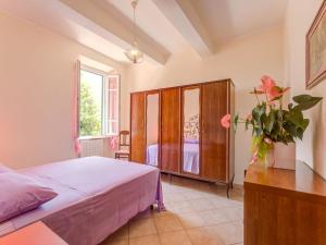 A bed or beds in a room at Belvilla by OYO Casa Teresa