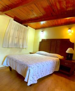 Tempat tidur dalam kamar di Posada Castillo