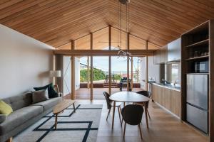 Uma área de estar em Terrace Villa Eon