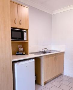 A kitchen or kitchenette at Costa Rica Motel