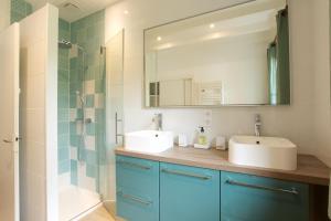 a bathroom with two sinks and a mirror at Central Villa 200 m from the beach in Soorts-Hossegor +17 photos