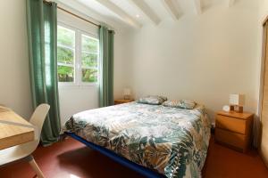 a bedroom with a bed and a window at Central Villa 200 m from the beach in Soorts-Hossegor