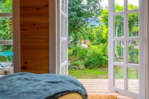 an open door with a view of a yard at Hygge Lodge Annecy in Doussard