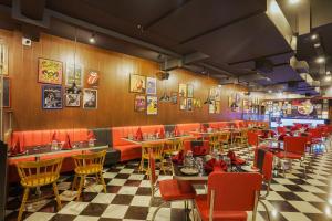 HOTEL CYPRESS餐厅或其他用餐的地方