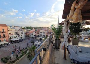 Výhľad na mesto Chania (mesto) alebo výhľad na mesto priamo z apartmánu