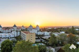 Nespecifikovaný výhled na destinaci Quarteira nebo výhled na město při pohledu z apartmánu