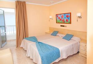 A bed or beds in a room at Mirada de Alcudia Még 7 kép