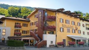 a hotel with a staircase in front of a building at Hotel Ristorante Alla Nave in Lavis