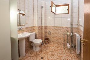 a bathroom with a toilet and a sink at Апартамент Морски бриз in Balchik