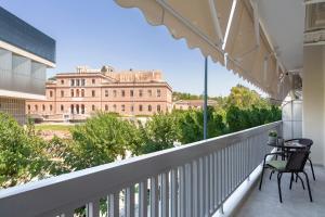 En balkong eller terrasse på Acropolis View 2BD Apt next to Museum & Metro