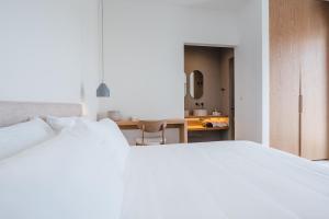 Gallery image of Amarelo Suites in Klouvas +86 photos